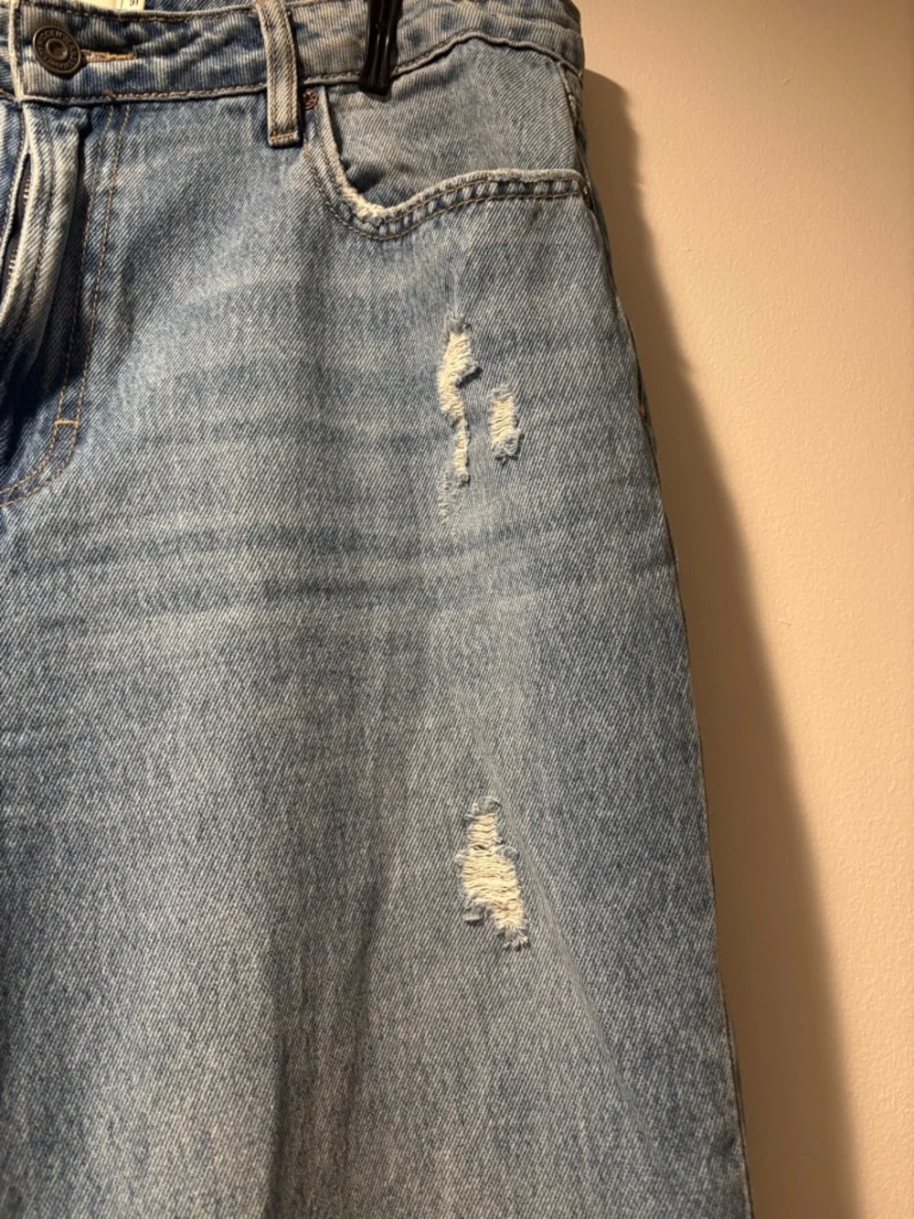 EUC Hidden straight leg Jeans with a slit at the hem size 31